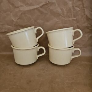 USA Set Of 4 Yellow Vintage Coffee, Tea Cups EUC